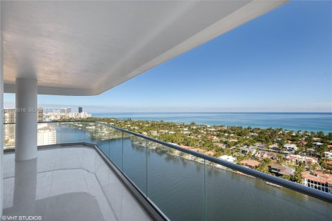 Condominio en venta en Aventura, Florida, 3 dormitorios, 219.25 m2 № 2040656 - foto 2
