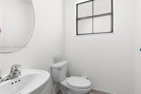 Adosado en venta en Homestead, Florida, 3 dormitorios, 137.77 m2 № 1992397 - foto 3