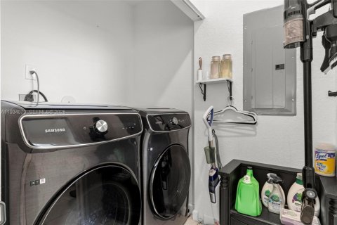 Adosado en venta en Homestead, Florida, 3 dormitorios, 137.77 m2 № 1992397 - foto 9