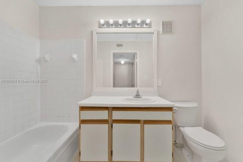 Condo in Oakland Park, Florida, 1 bedroom  № 1944771 - photo 20