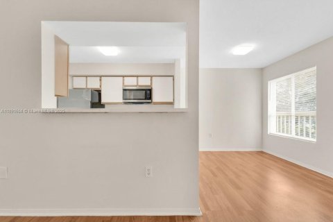 Condo in Oakland Park, Florida, 1 bedroom  № 1944771 - photo 15