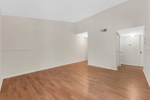 Condo in Oakland Park, Florida, 1 bedroom  № 1944771 - photo 5