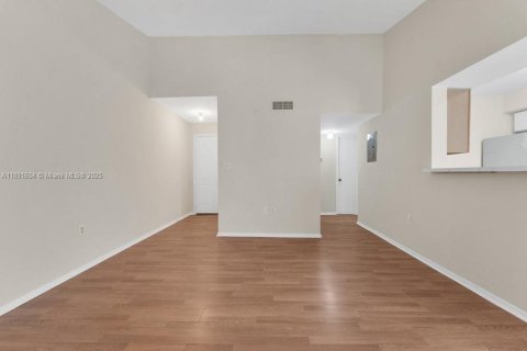 Condo in Oakland Park, Florida, 1 bedroom  № 1944771 - photo 6