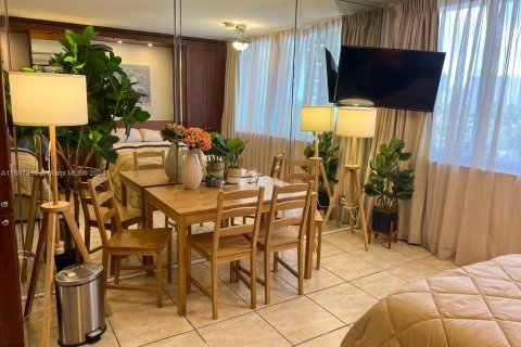 Condo in Sunny Isles Beach, Florida  № 1864649 - photo 4