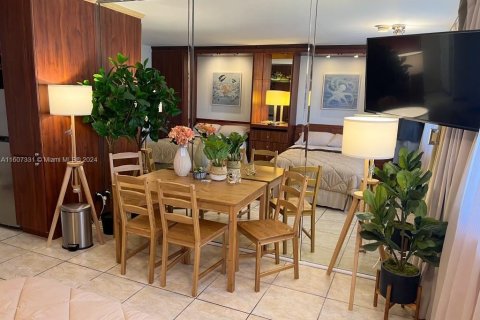 Condo in Sunny Isles Beach, Florida  № 1864649 - photo 6