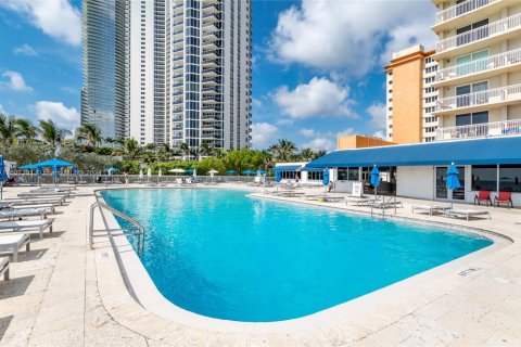 Condo in Sunny Isles Beach, Florida  № 1864649 - photo 19