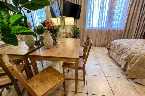 Condo in Sunny Isles Beach, Florida  № 1864649 - photo 14