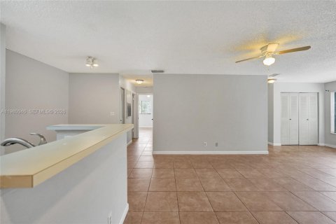 Condo in Davie, Florida, 2 bedrooms  № 2050398 - photo 4