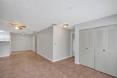 Condo in Davie, Florida, 2 bedrooms  № 2050398 - photo 13