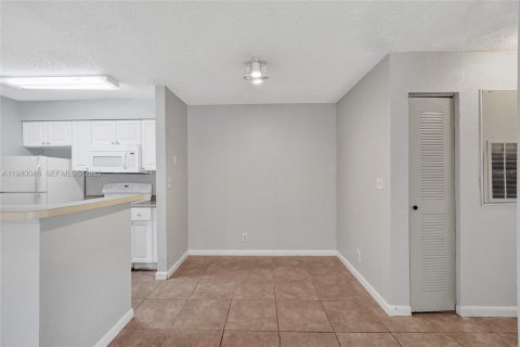 Condo in Davie, Florida, 2 bedrooms  № 2050398 - photo 18