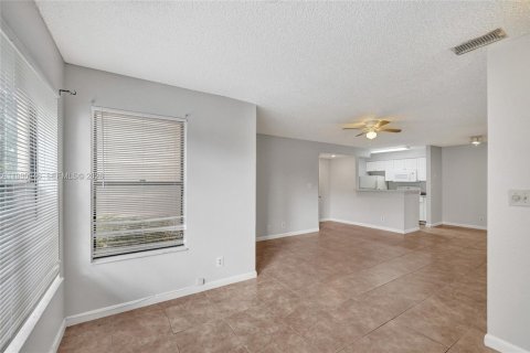 Condo in Davie, Florida, 2 bedrooms  № 2050398 - photo 14