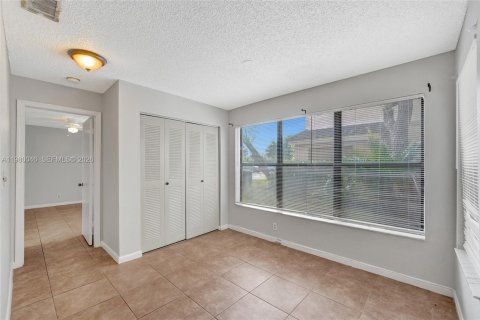 Condo in Davie, Florida, 2 bedrooms  № 2050398 - photo 12
