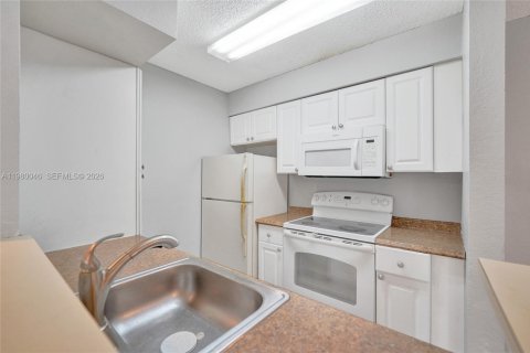 Condo in Davie, Florida, 2 bedrooms  № 2050398 - photo 24