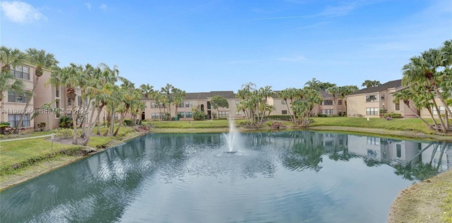Condo in Davie, Florida, 2 bedrooms  № 2050398