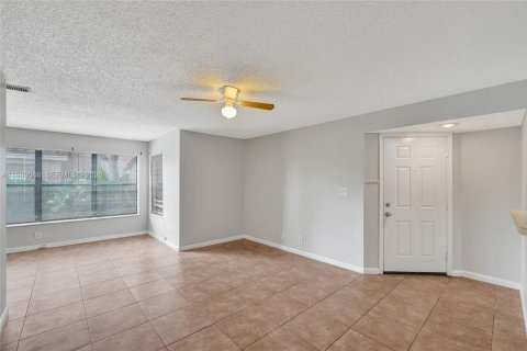 Condo in Davie, Florida, 2 bedrooms  № 2050398 - photo 7
