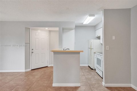 Condo in Davie, Florida, 2 bedrooms  № 2050398 - photo 20