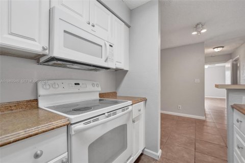 Condo in Davie, Florida, 2 bedrooms  № 2050398 - photo 27