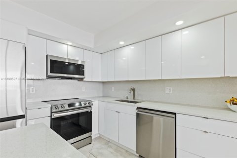 Condominio en venta en Aventura, Florida, 1 dormitorio, 93.37 m2 № 2019678 - foto 3