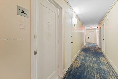 Condominio en venta en Aventura, Florida, 1 dormitorio, 93.37 m2 № 2019678 - foto 20