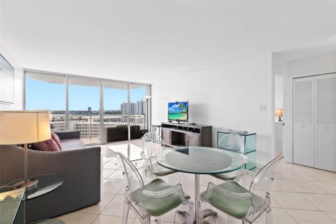 Condominio en venta en Aventura, Florida, 1 dormitorio, 93.37 m2 № 2019678 - foto 9