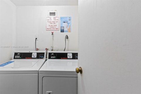 Condominio en venta en Aventura, Florida, 1 dormitorio, 93.37 m2 № 2019678 - foto 18