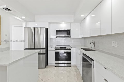 Condominio en venta en Aventura, Florida, 1 dormitorio, 93.37 m2 № 2019678 - foto 2