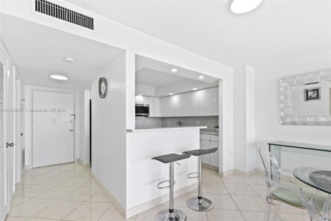 Condominio en venta en Aventura, Florida, 1 dormitorio, 93.37 m2 № 2019678 - foto 4