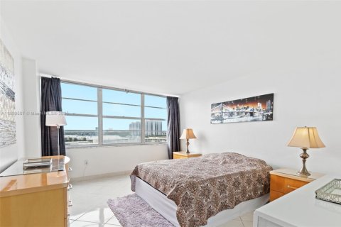Condominio en venta en Aventura, Florida, 1 dormitorio, 93.37 m2 № 2019678 - foto 12