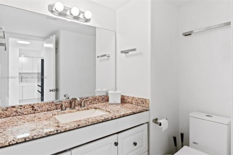 Condominio en venta en Aventura, Florida, 1 dormitorio, 93.37 m2 № 2019678 - foto 11