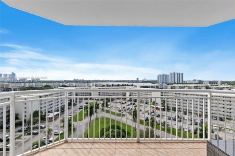 Condominio en venta en Aventura, Florida, 1 dormitorio, 93.37 m2 № 2019678 - foto 17