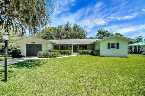 House in Fruitland Park, Florida 2 bedrooms, 115.94 sq.m. № 1795148 - photo 2