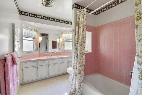 House in Fruitland Park, Florida 2 bedrooms, 115.94 sq.m. № 1795148 - photo 21