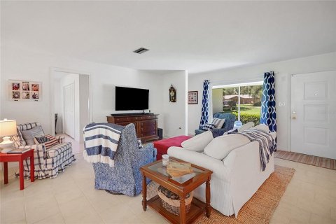 House in Fruitland Park, Florida 2 bedrooms, 115.94 sq.m. № 1795148 - photo 17