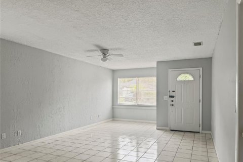 Villa ou maison à louer à Kissimmee, Floride: 3 chambres, 103.77 m2 № 2419894 - photo 3