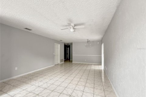 Villa ou maison à louer à Kissimmee, Floride: 3 chambres, 103.77 m2 № 2419894 - photo 4