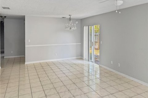 Villa ou maison à louer à Kissimmee, Floride: 3 chambres, 103.77 m2 № 2419894 - photo 12