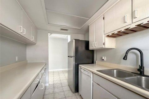 Villa ou maison à louer à Kissimmee, Floride: 3 chambres, 103.77 m2 № 2419894 - photo 6