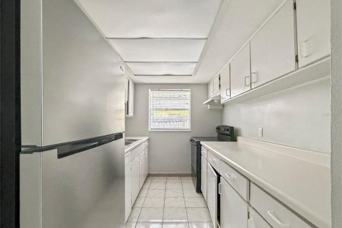 Villa ou maison à louer à Kissimmee, Floride: 3 chambres, 103.77 m2 № 2419894 - photo 5
