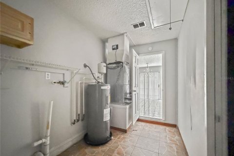 Villa ou maison à louer à Kissimmee, Floride: 3 chambres, 103.77 m2 № 2419894 - photo 13