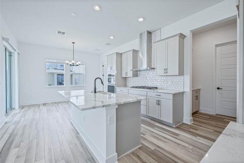 House in Winter Garden, Florida 5 bedrooms, 248.05 sq.m. № 2138254 - photo 3