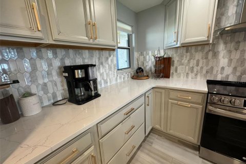 Condominio en alquiler en New Port Richey, Florida, 2 dormitorios, 106.47 m2 № 1521614 - foto 5
