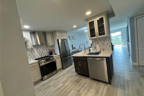 Condominio en alquiler en New Port Richey, Florida, 2 dormitorios, 106.47 m2 № 1521614 - foto 3