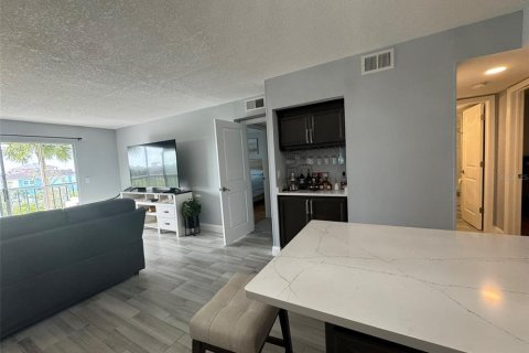Condominio en alquiler en New Port Richey, Florida, 2 dormitorios, 106.47 m2 № 1521614 - foto 14