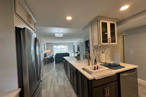 Condominio en alquiler en New Port Richey, Florida, 2 dormitorios, 106.47 m2 № 1521614 - foto 6