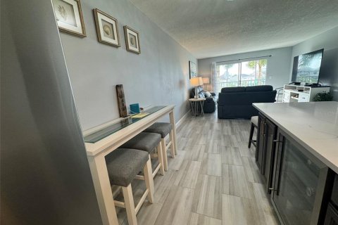 Condominio en alquiler en New Port Richey, Florida, 2 dormitorios, 106.47 m2 № 1521614 - foto 13