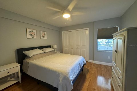 Condominio en alquiler en New Port Richey, Florida, 2 dormitorios, 106.47 m2 № 1521614 - foto 10