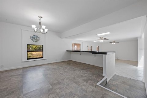 House in Orlando, Florida 4 bedrooms, 189.61 sq.m. № 1623025 - photo 12