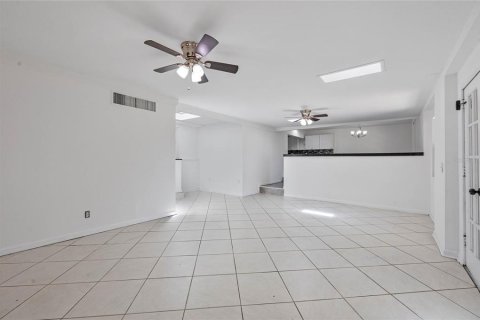 House in Orlando, Florida 4 bedrooms, 189.61 sq.m. № 1623025 - photo 16