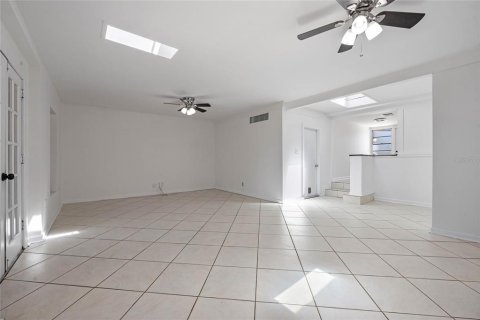 House in Orlando, Florida 4 bedrooms, 189.61 sq.m. № 1623025 - photo 20