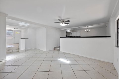 House in Orlando, Florida 4 bedrooms, 189.61 sq.m. № 1623025 - photo 17